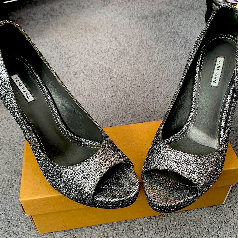 Vera Wang size 7 heels